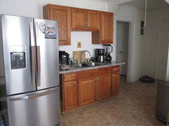 68-72 Mooreland St, Springfield, MA 01104