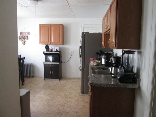 68-72 Mooreland St, Springfield, MA 01104