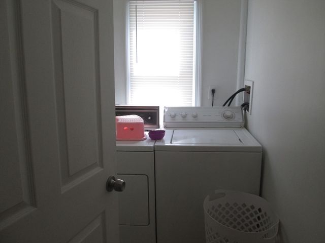 68-72 Mooreland St, Springfield, MA 01104