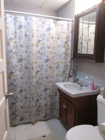 68-72 Mooreland St, Springfield, MA 01104