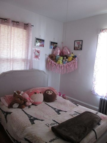 68-72 Mooreland St, Springfield, MA 01104