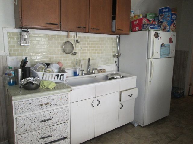 68-72 Mooreland St, Springfield, MA 01104
