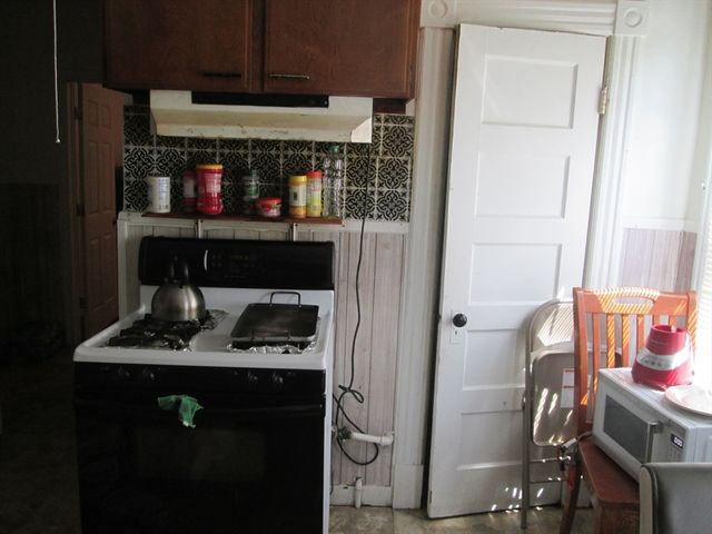 68-72 Mooreland St, Springfield, MA 01104