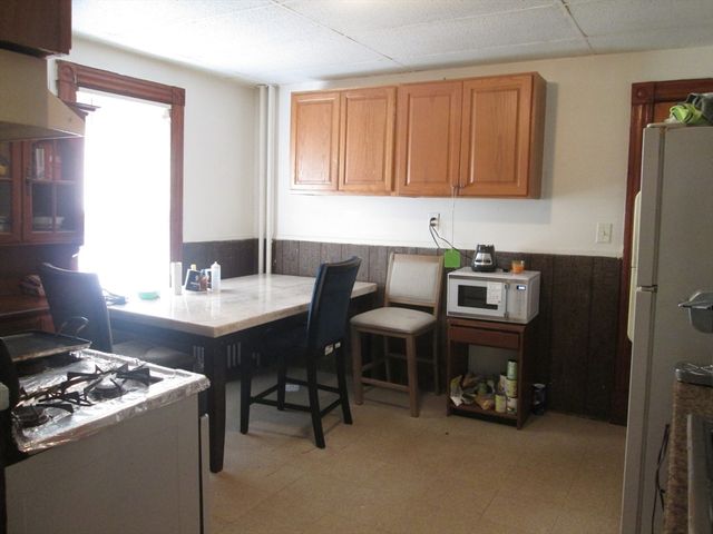 68-72 Mooreland St, Springfield, MA 01104