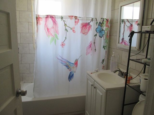 68-72 Mooreland St, Springfield, MA 01104