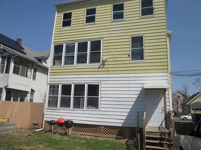 68-72 Mooreland St, Springfield, MA 01104