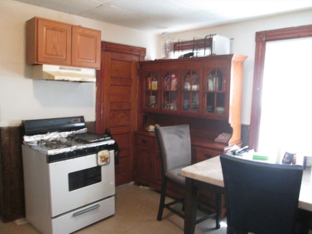 68-72 Mooreland St, Springfield, MA 01104