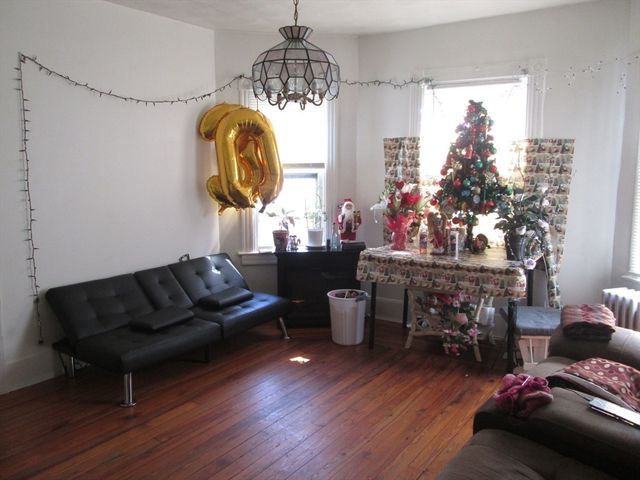 68-72 Mooreland St, Springfield, MA 01104