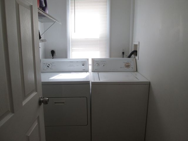 68-72 Mooreland St, Springfield, MA 01104