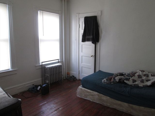 68-72 Mooreland St, Springfield, MA 01104