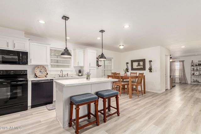 2000 S APACHE Road 252, Buckeye, AZ 85326