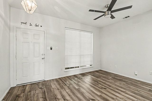 10800 Emerald Park Lane, Fort Worth, TX 76052