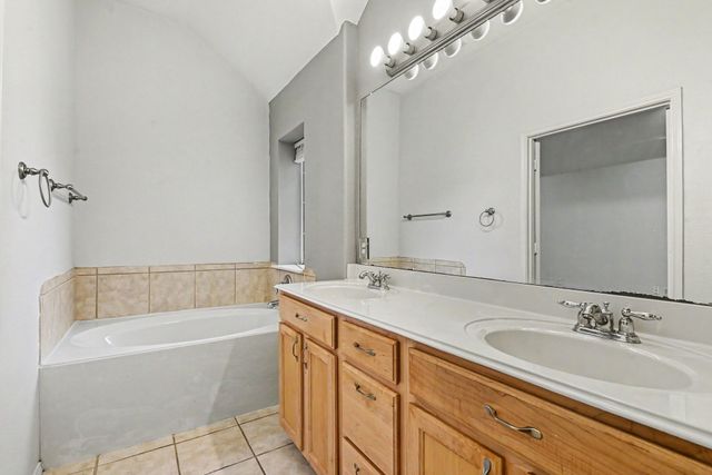 10800 Emerald Park Lane, Fort Worth, TX 76052