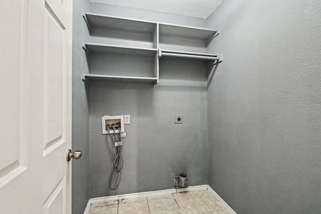 10800 Emerald Park Lane, Fort Worth, TX 76052