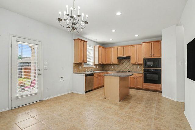 10800 Emerald Park Lane, Fort Worth, TX 76052