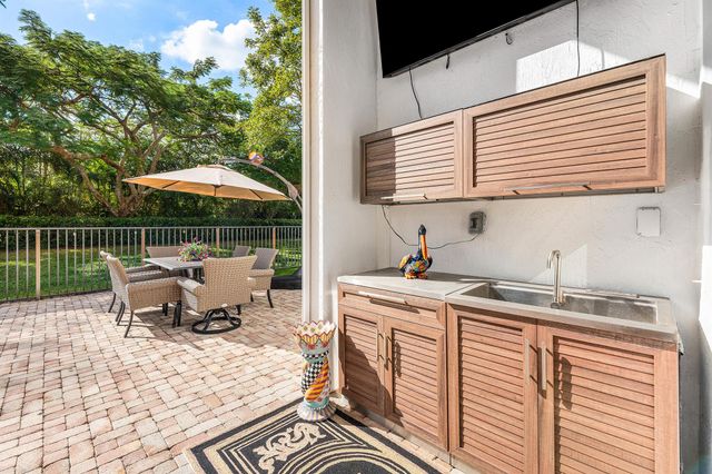 8850 Valhalla Drive, Delray Beach, FL 33446