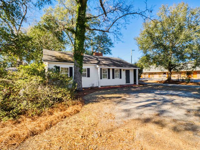 1220 3rd Ave., Kingstree, SC 29556
