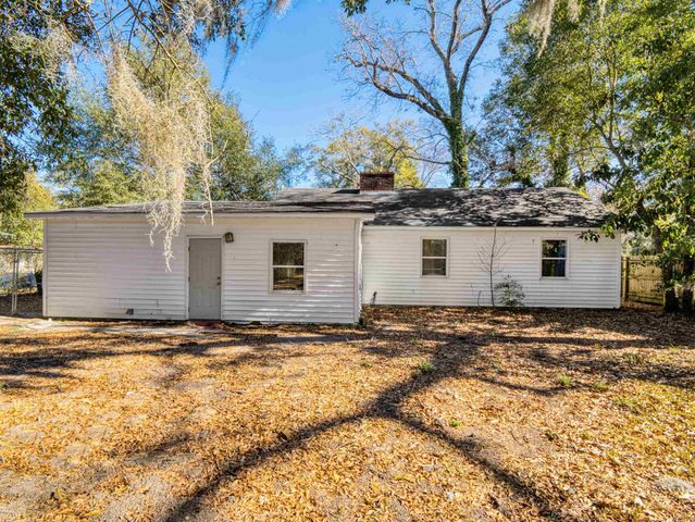 1220 3rd Ave., Kingstree, SC 29556