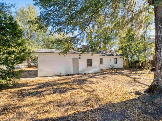 1220 3rd Ave., Kingstree, SC 29556
