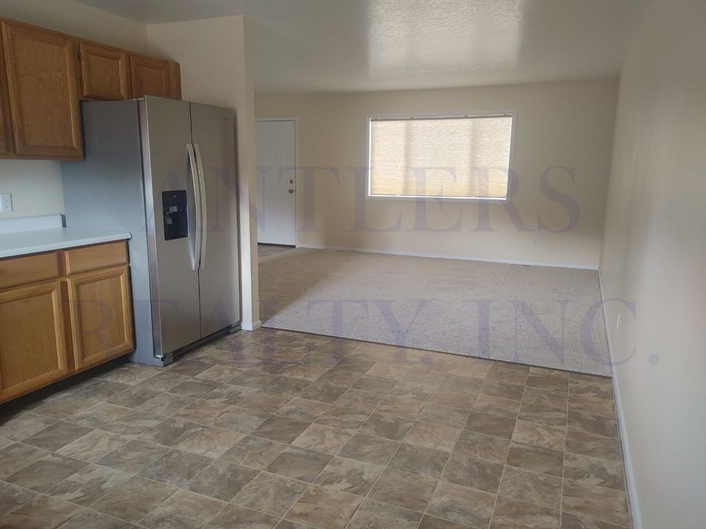 1102 Elm Ave, Cody, WY 82414 photo 2