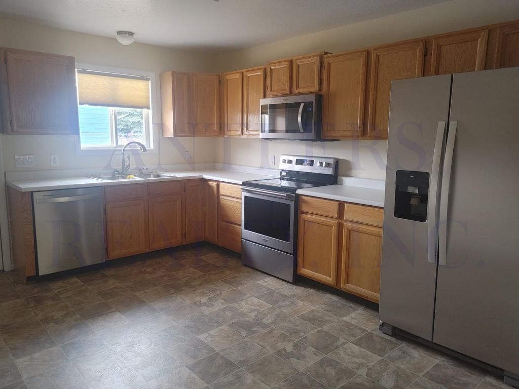 1102 Elm Ave, Cody, WY 82414 photo 3