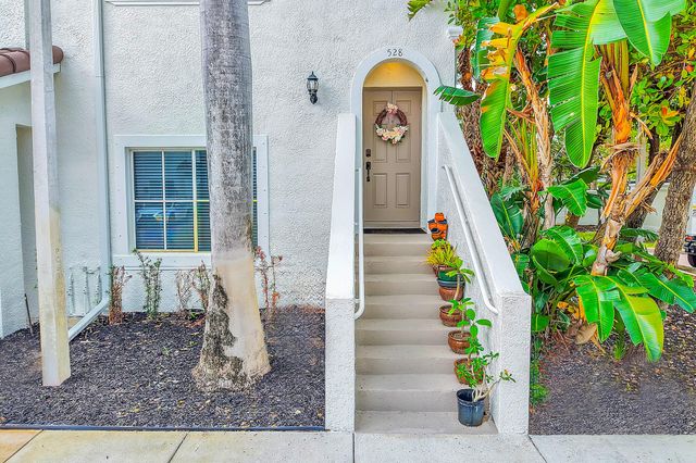 528 Bayfront Drive, Boynton Beach, FL 33435