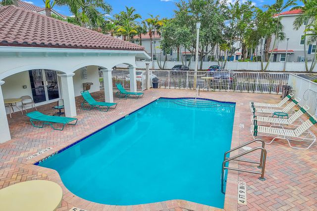 528 Bayfront Drive, Boynton Beach, FL 33435