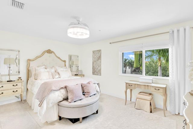 528 Bayfront Drive, Boynton Beach, FL 33435