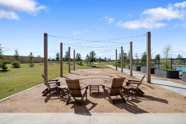 704 Amber Falls Drive, Montgomery, TX 77356
