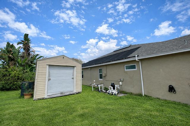 301 SW Buzby Court, Port St. Lucie, Port St Lucie, FL 34953