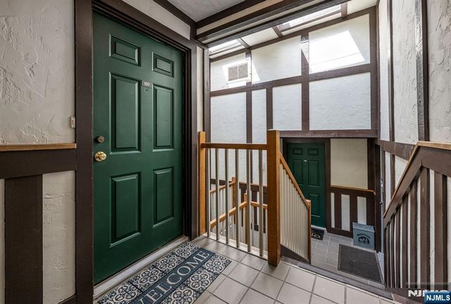 107 Mark Twain Way, Mahwah, NJ 07430