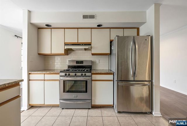 107 Mark Twain Way, Mahwah, NJ 07430
