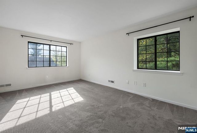 107 Mark Twain Way, Mahwah, NJ 07430