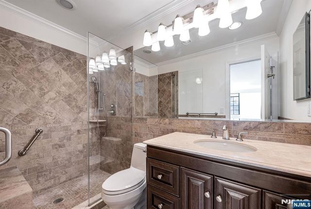 107 Mark Twain Way, Mahwah, NJ 07430