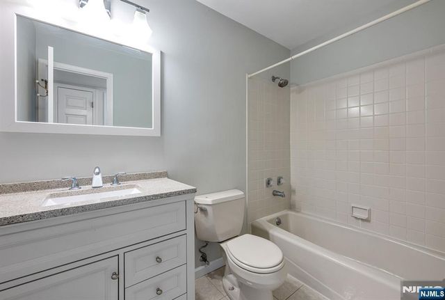 107 Mark Twain Way, Mahwah, NJ 07430