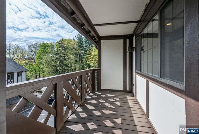 107 Mark Twain Way, Mahwah, NJ 07430