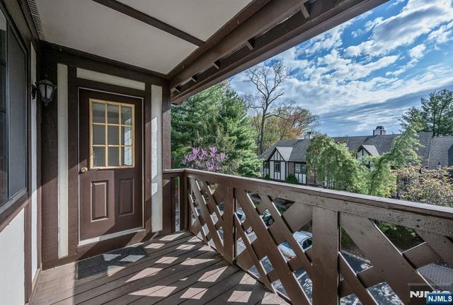 107 Mark Twain Way, Mahwah, NJ 07430