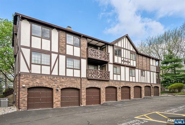 107 Mark Twain Way, Mahwah, NJ 07430