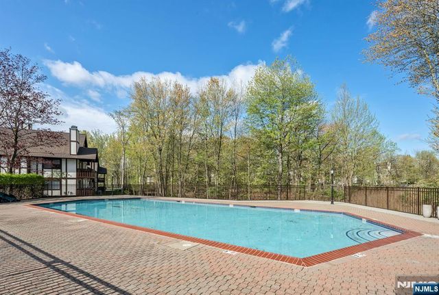 107 Mark Twain Way, Mahwah, NJ 07430