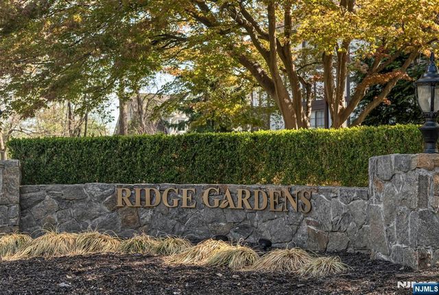 107 Mark Twain Way, Mahwah, NJ 07430