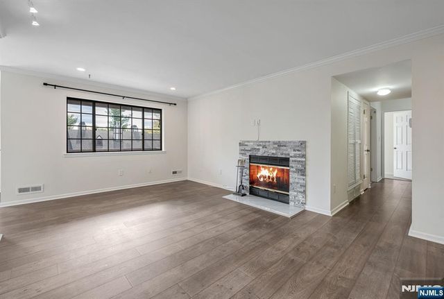107 Mark Twain Way, Mahwah, NJ 07430