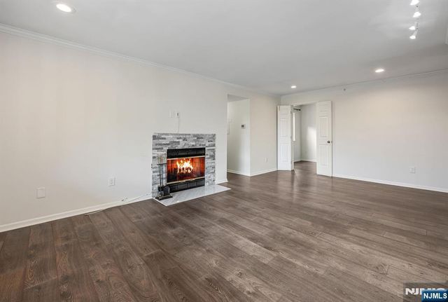 107 Mark Twain Way, Mahwah, NJ 07430