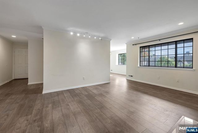 107 Mark Twain Way, Mahwah, NJ 07430