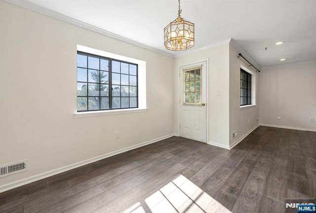 107 Mark Twain Way, Mahwah, NJ 07430