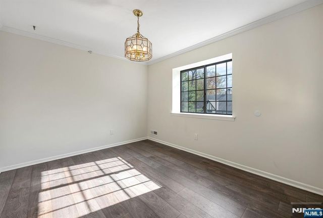 107 Mark Twain Way, Mahwah, NJ 07430