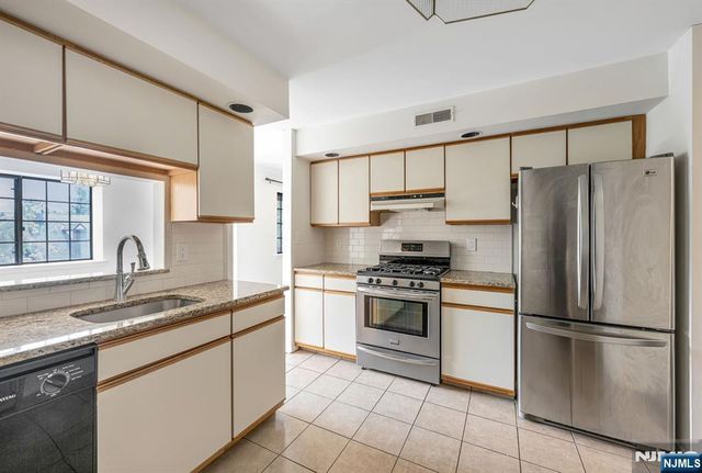 107 Mark Twain Way, Mahwah, NJ 07430