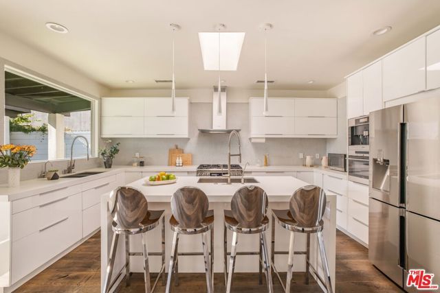 631 N Fuller Avenue, Los Angeles, CA 90036