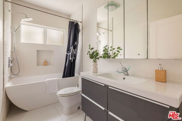 631 N Fuller Avenue, Los Angeles, CA 90036