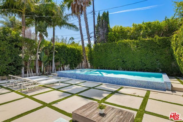 631 N Fuller Avenue, Los Angeles, CA 90036