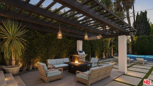 631 N Fuller Avenue, Los Angeles, CA 90036